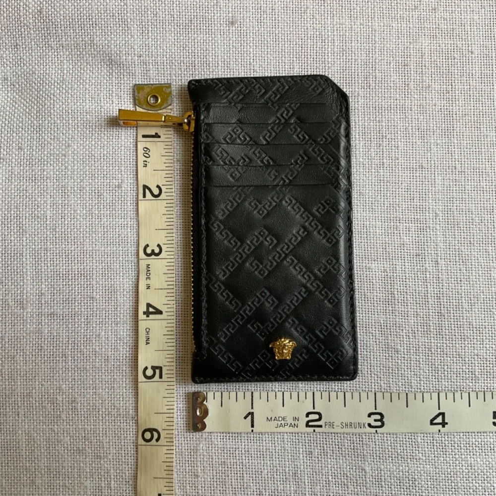•Versace Black Leather Embossed La Grecca Medusa Cards Holder Zip Coins Wallet